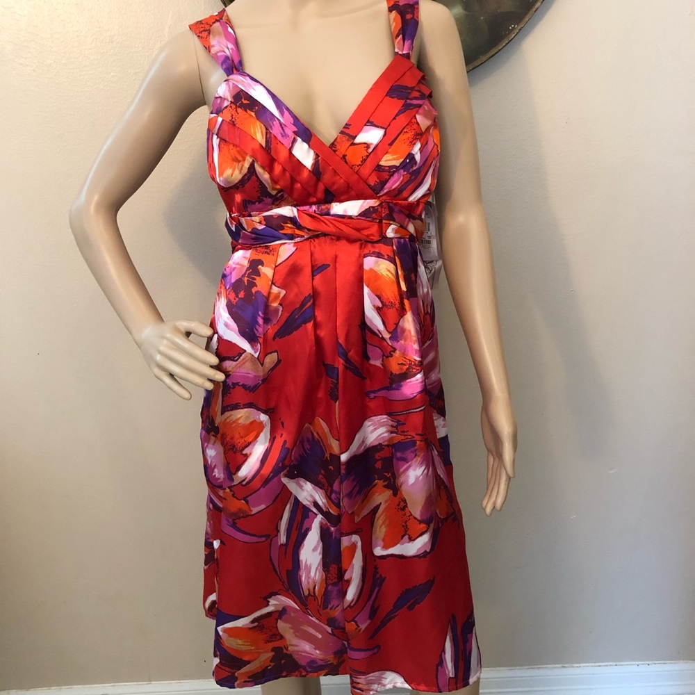 NWT Roulette Red Floral Satin V-Neck Cocktail Dress Size 6